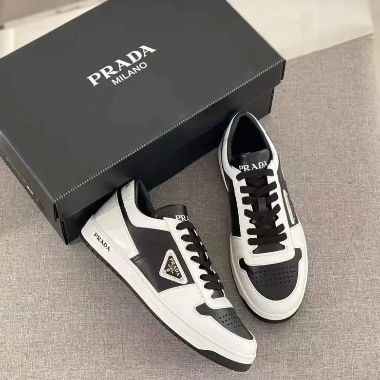 P380 Yuan 38-45 Prada Prada’s new men’s leather sports shoes, the highest version on the market, any comparison is welcome🆚! The original leather has excellent texture and is super high-end! Fetal sheep net lining imported from Italy, removable pad! Luxurious materials and fine workmanship, highly recommended!